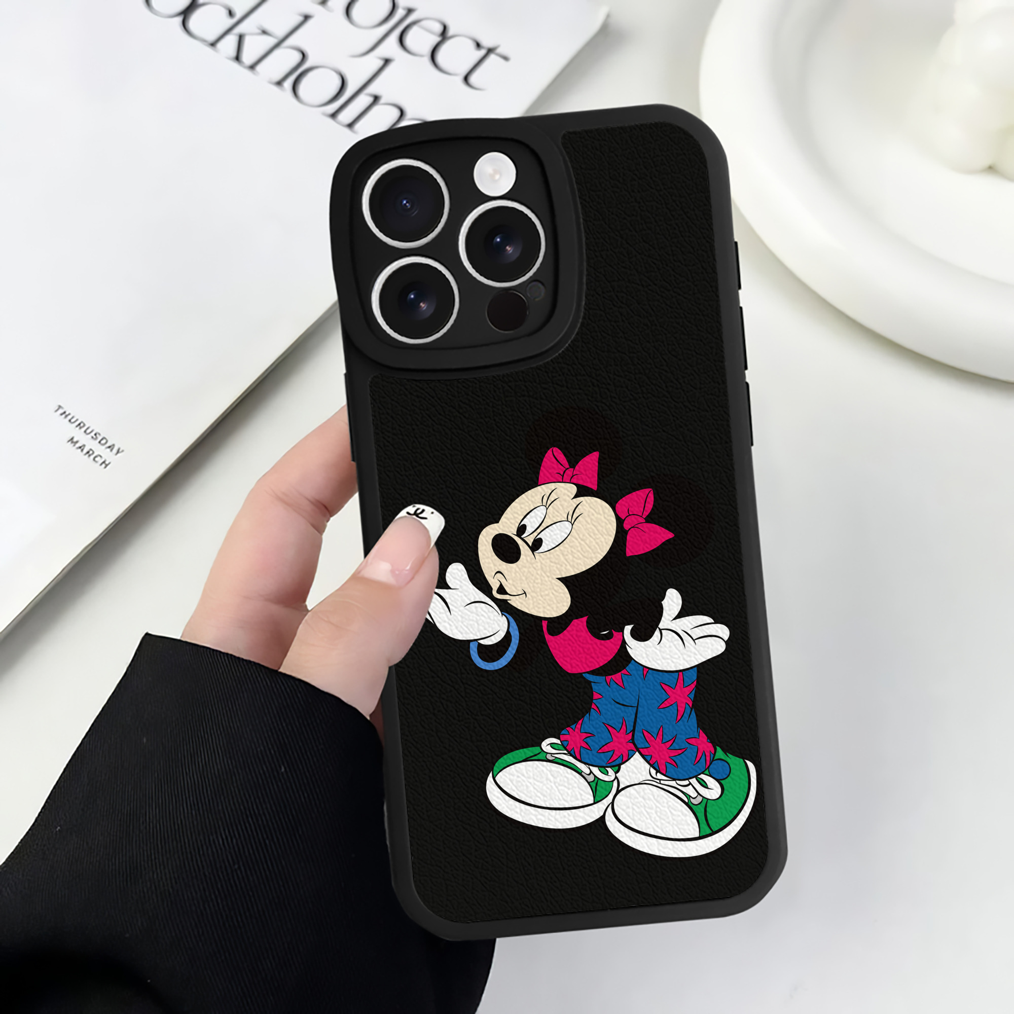 （画像用） ミッキーマウス Mickey Mouse 【iPhone 16シリーズ対応】シリコンスマホケース（レザー調） 材質：シリコン